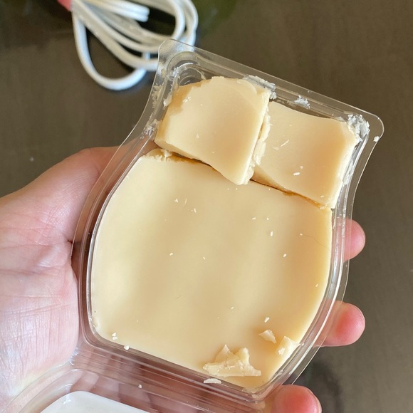 Scentsy Lime Green Firefly Electric Wax Burner Cheesecake Bar - Picture 3 of 9